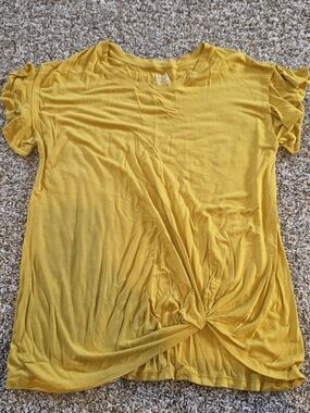 Time and Tru Mustard Yellow Twist-Front Short Sleeve Tee Large